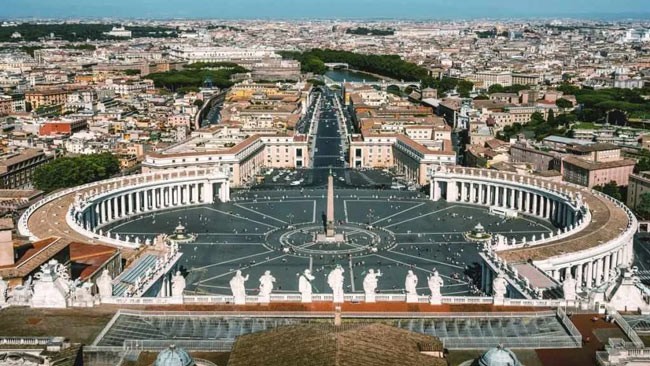 Sparkle Reach out boat Biblioteca din Vatican: o bogata enciclopedie cu secrete si mistere