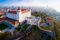 Slovacia: Secretele Munților Tatra, Recordurile Industriei Auto și Peșterile UNESCO